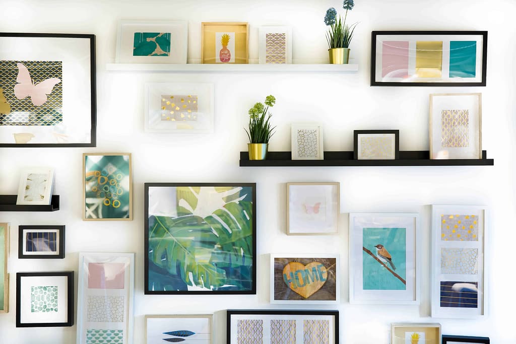 Wall decoration ideas, Frames with many Artwork